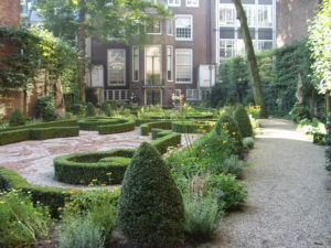 ベギン会修道院の庭